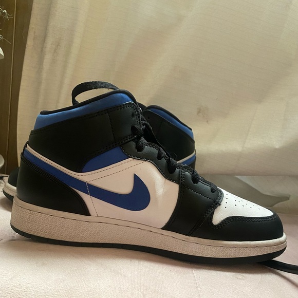 Blue, black, and white air jordan 1's - Picture 4 of 13